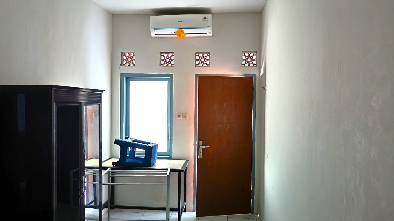 Kamar Standard AC + Kamar Mandi Luar